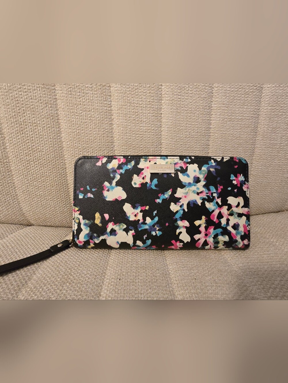 Kate Spade Neda Laurel Way Printed Blurry Floral Wallet